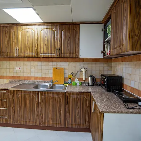 Tourist Homes Abudhabi Musaffah Near Bus Station One Private Room In Three Bedroom Apartment Abu Dhabi Exterior photo