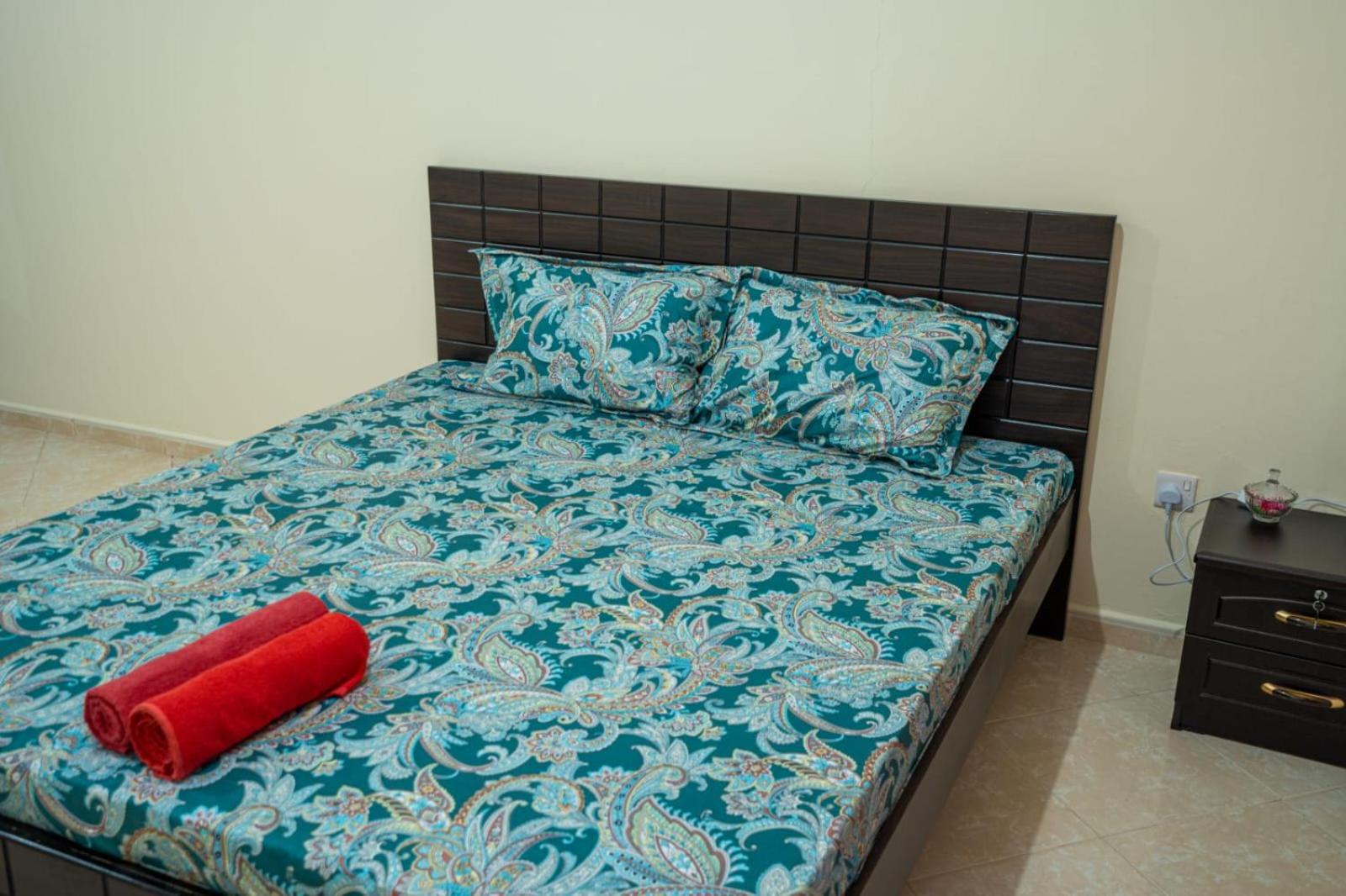Tourist Homes Abudhabi Musaffah Near Bus Station One Private In Three Bedroom Apartment *